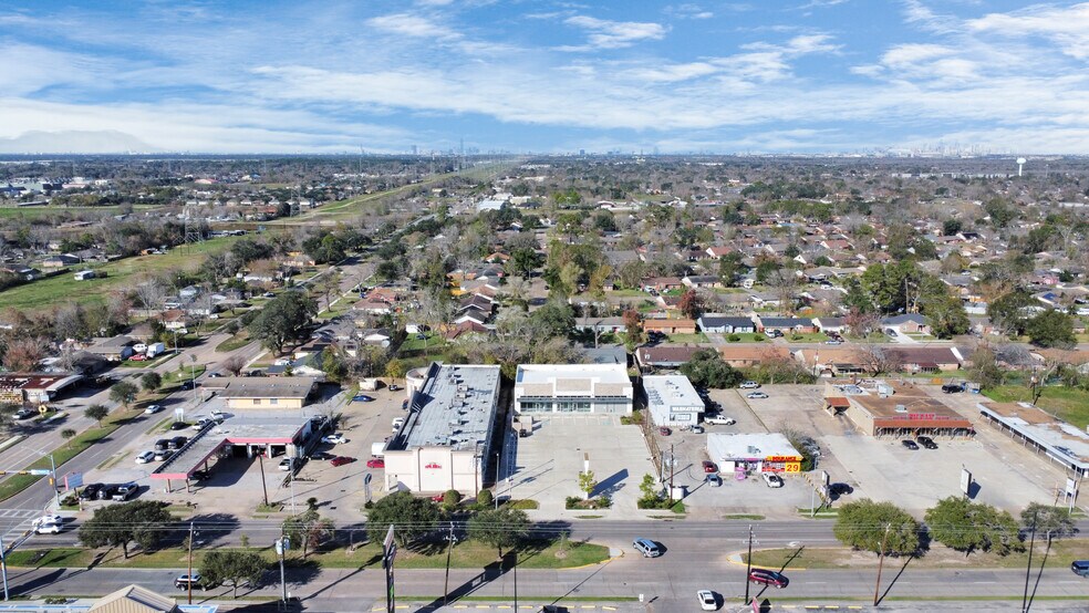 More Photos Of 4430 W Fuqua St, Houston Storefront For Lease