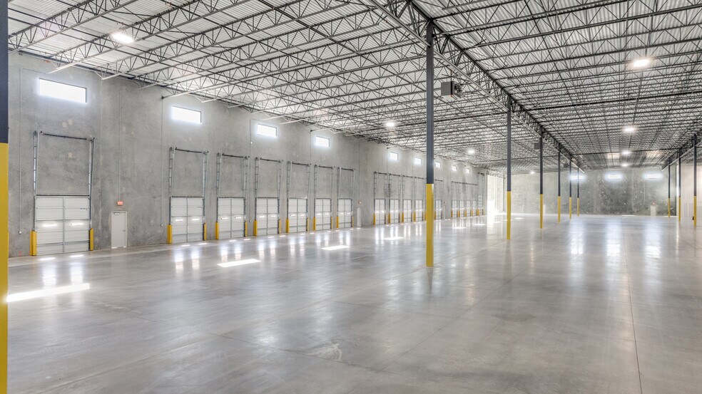 More Photos Of 5324 S Peachtree Rd, Balch Springs Distribution For Sale