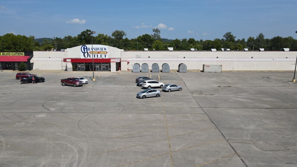 Primary Photo Of 600 CW Stevens Blvd, Grayson Department Store For Sale