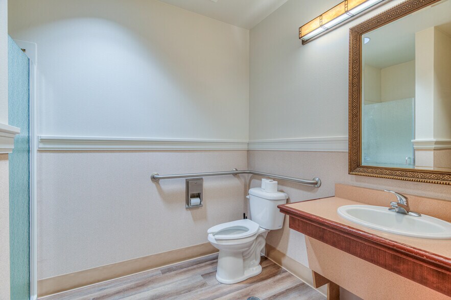 More Photos Of 345 SE 3rd St, Bend Office For Sale