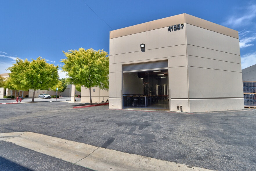 More Photos Of 41537 Cherry St, Murrieta Warehouse For Lease