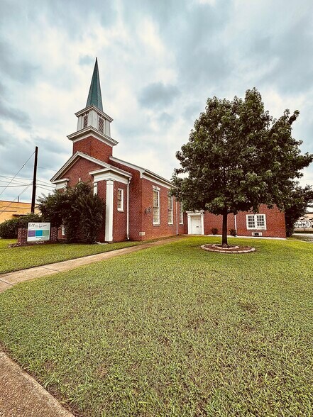 More Photos Of 2340 Rossville Blvd, Chattanooga Religious Facility For Lease
