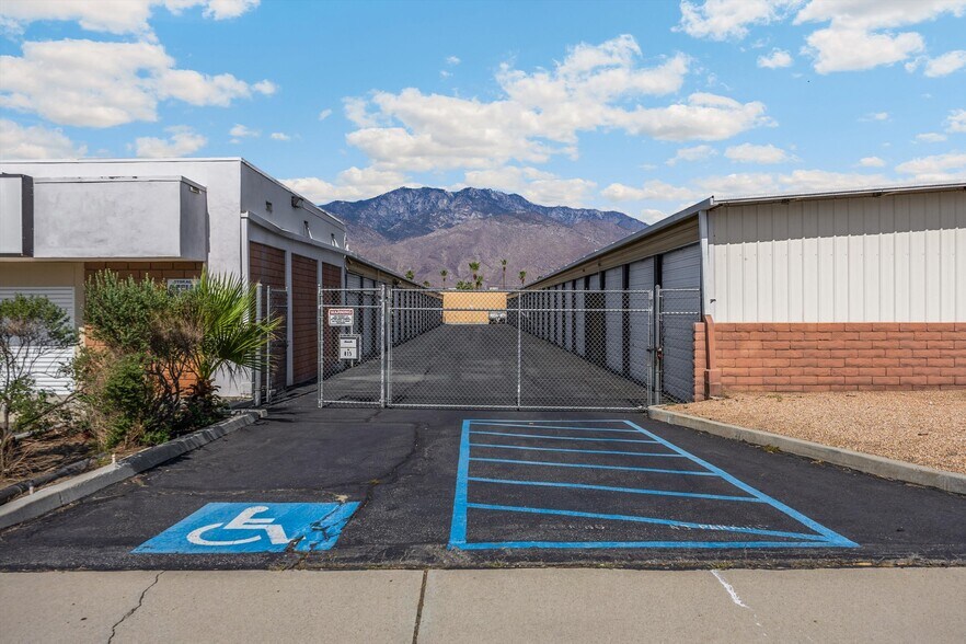 More Photos Of 811-823 S Williams Rd, Palm Springs Self Storage For Sale