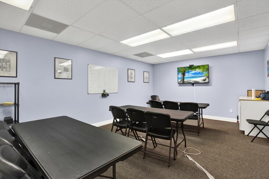 More Photos Of 13153 N Dale Mabry Hwy, Tampa Office For Sale