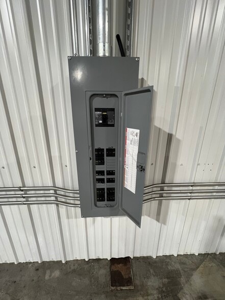 More Photos Of 1425 SE 9th St, Warrenton Warehouse For Lease