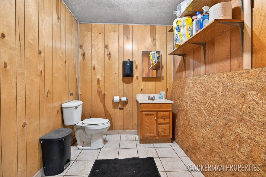 More Photos Of 8259 S Mason Dr, Newaygo Auto Repair For Sale