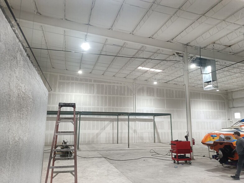 More Photos Of 150 N Piedras St, El Paso Distribution For Lease