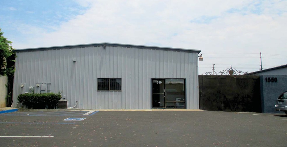 Primary Photo Of 1550 Sterling Ct, Escondido Manufacturing For Lease