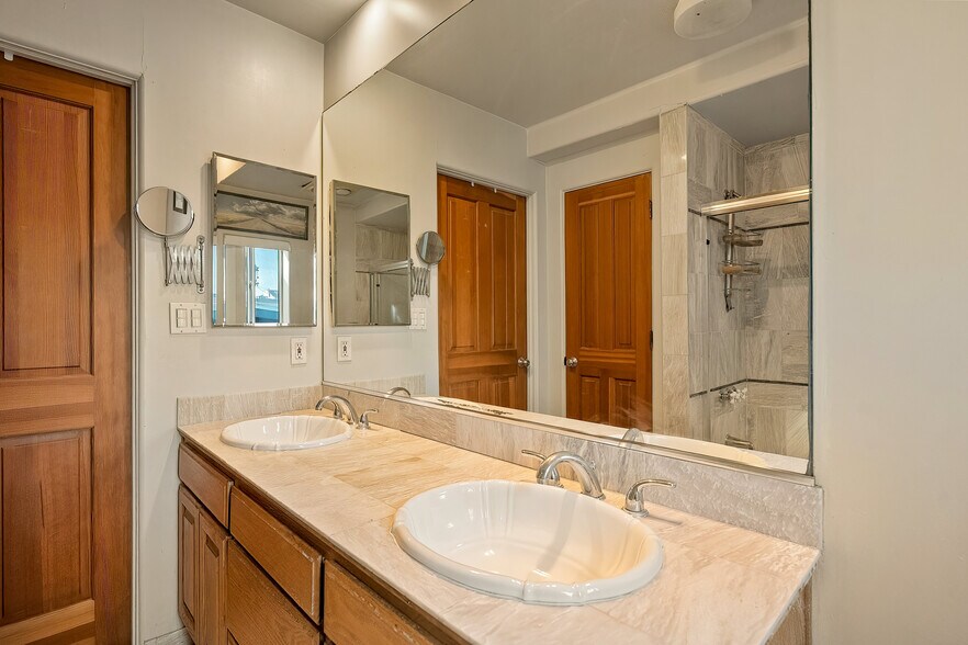 More Photos Of 3111 Ocean Front Walk, Marina Del Rey Apartments For Sale