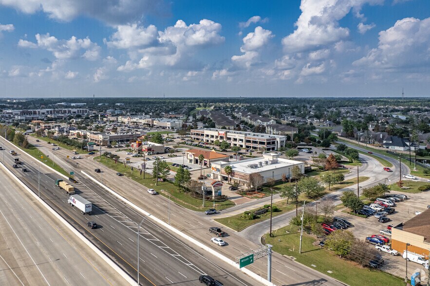 More Photos Of 9701 N Sam Houston Pky, Humble Office For Lease