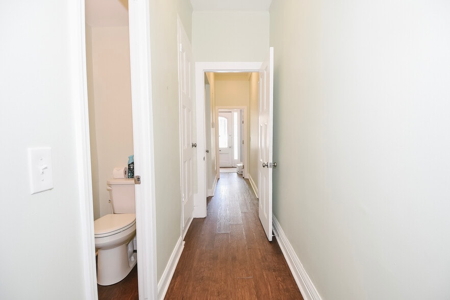 More Photos Of 93-97 Broad St, Middletown Office For Sale