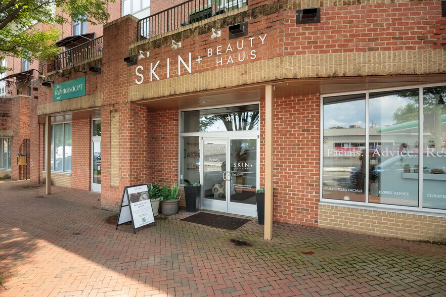 More Photos Of 1919-1921 W Cary St, Richmond Storefront Retail Residential For Lease