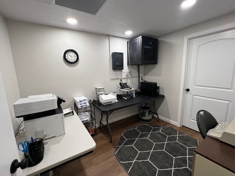 More Photos Of 1522 Oakhurst Dr, Charleston Office For Sale