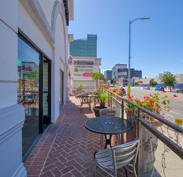 More Photos Of 15928 Ventura Blvd, Encino Storefront Retail Office For Lease