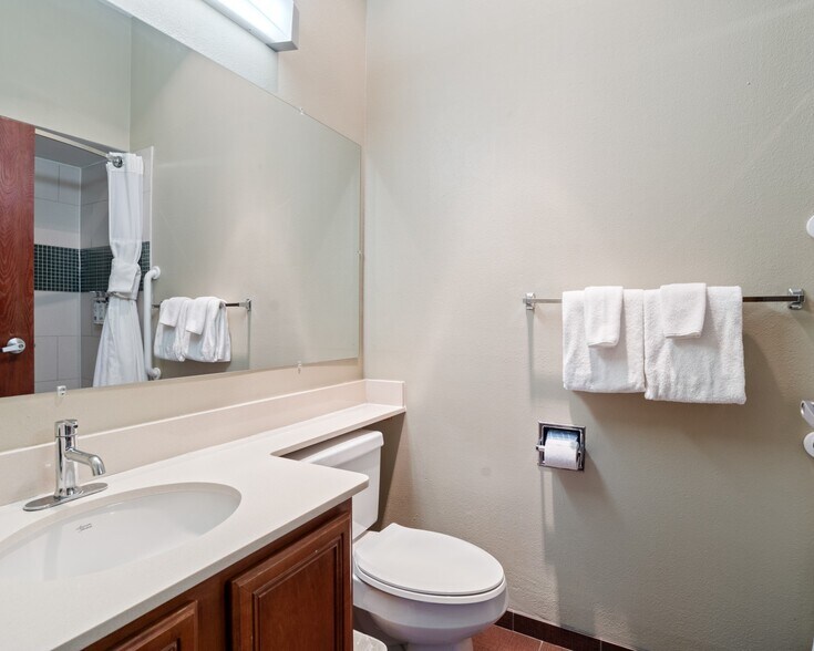 More Photos Of 2515 19th St, Lubbock Hotel For Sale