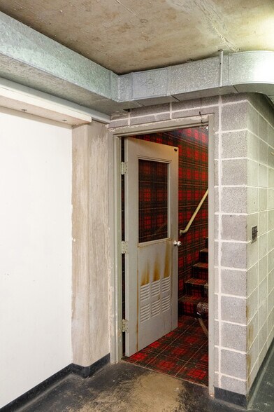 More Photos Of 532 E Walnut St, Springfield Freestanding For Sale