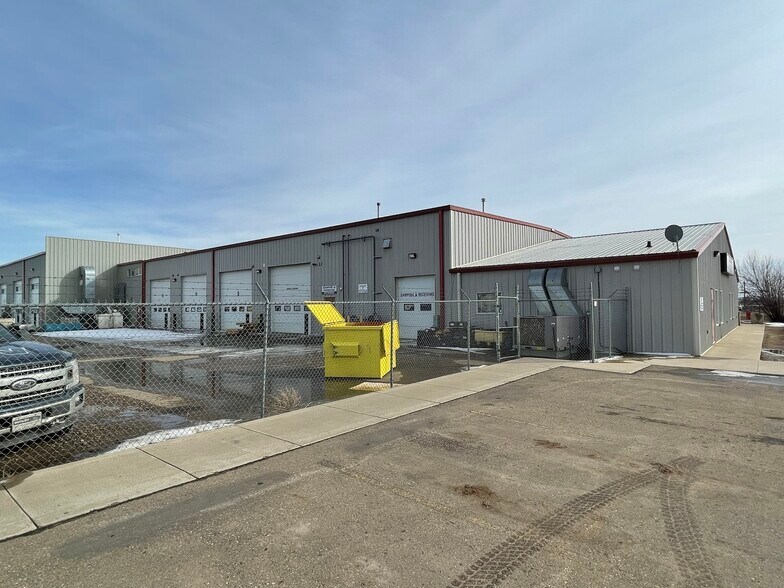 More Photos Of 1782 32 St SW, Medicine Hat Warehouse For Lease