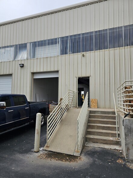 More Photos Of 500-536 W 67th St, Loveland Light Manufacturing For Lease