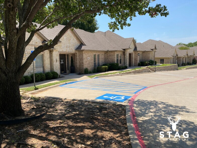 More Photos Of 2508-2516 Lillian Miller Pky, Denton Office For Lease