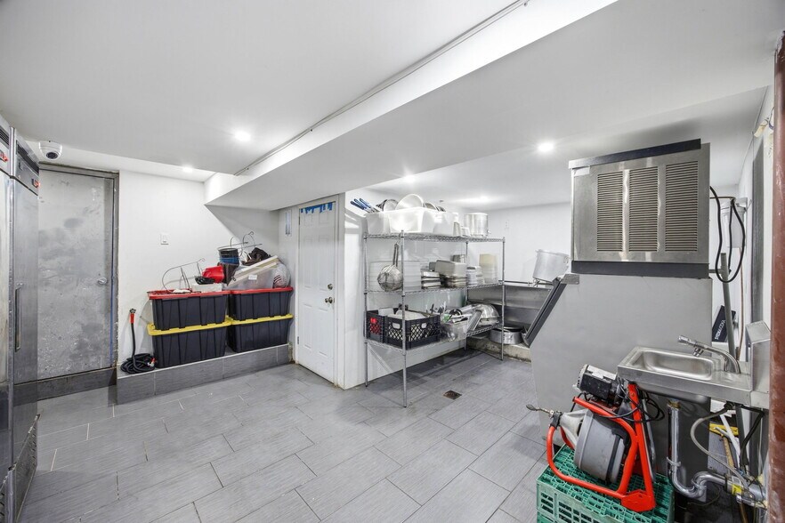 More Photos Of 1041 Flushing, Brooklyn Restaurant For Lease
