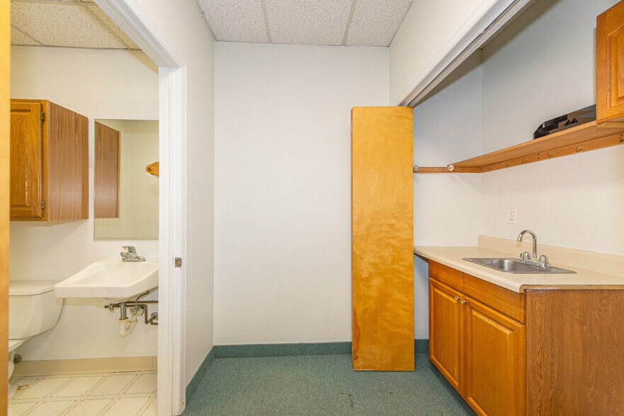 More Photos Of 59 E Mill Rd, Long Valley Office For Sale