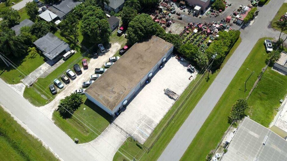 More Photos Of 3056 Palm Ave, Fort Myers Warehouse For Lease