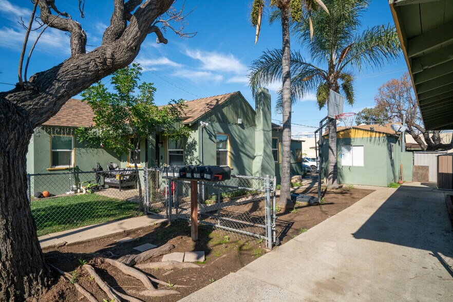 More Photos Of 929-933 W 7th St, Corona Apartments For Sale