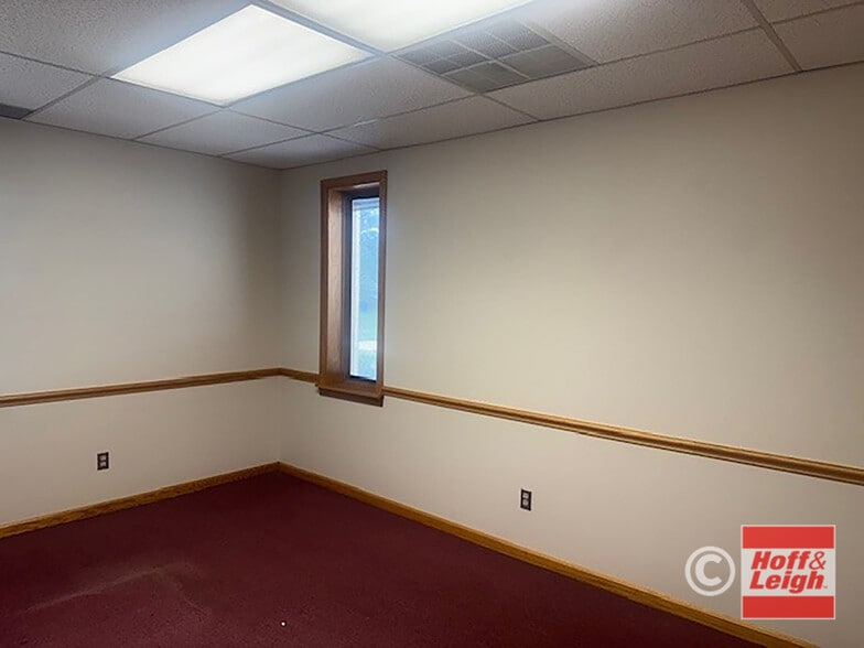 More Photos Of 1750 Newberry St, Cuyahoga Falls Warehouse For Sale