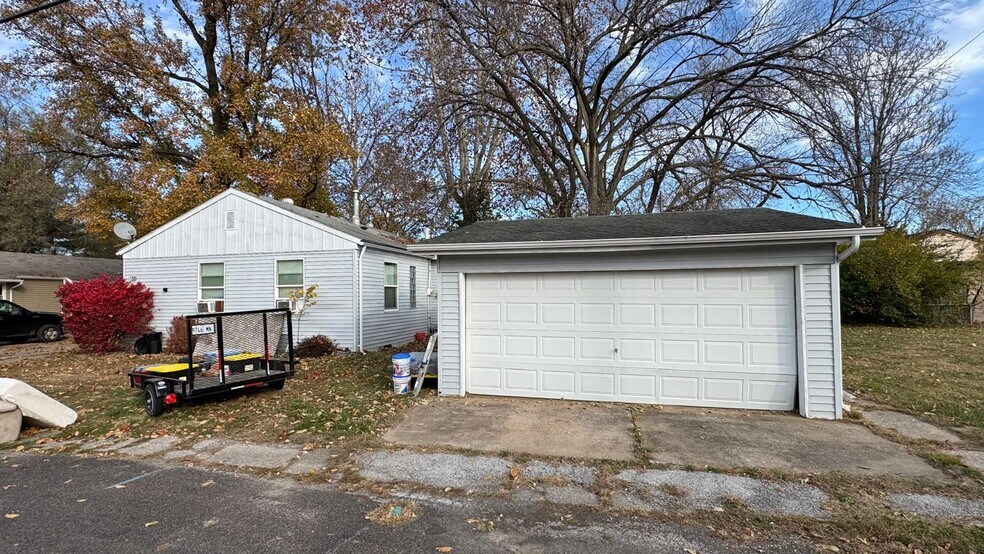 More Photos Of 300 Cobb St, East Alton Multifamily For Sale