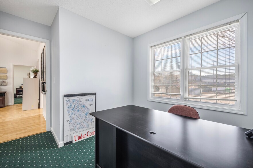 More Photos Of 13325 Jones St, Lavonia Office For Sale