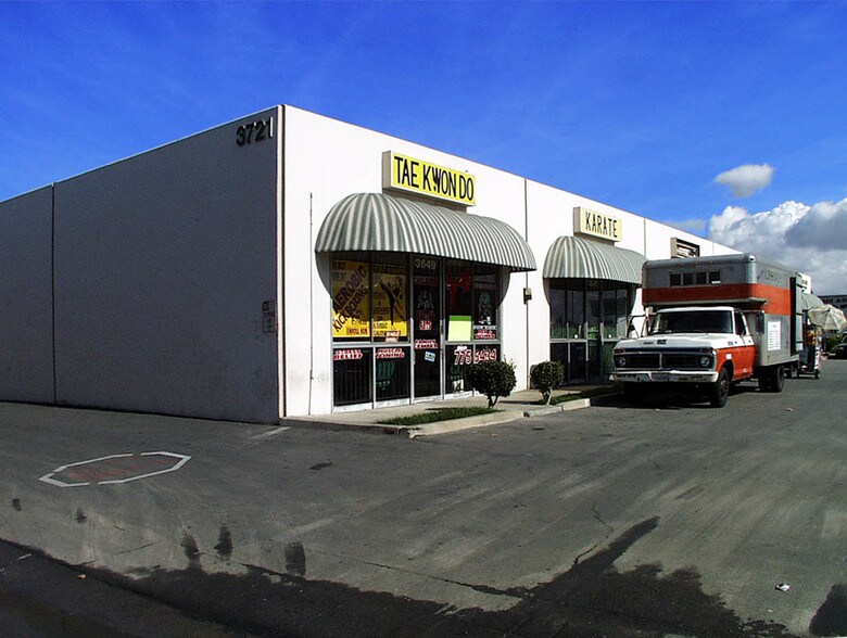 Primary Photo Of 3721 W McFadden Ave, Santa Ana Warehouse For Lease