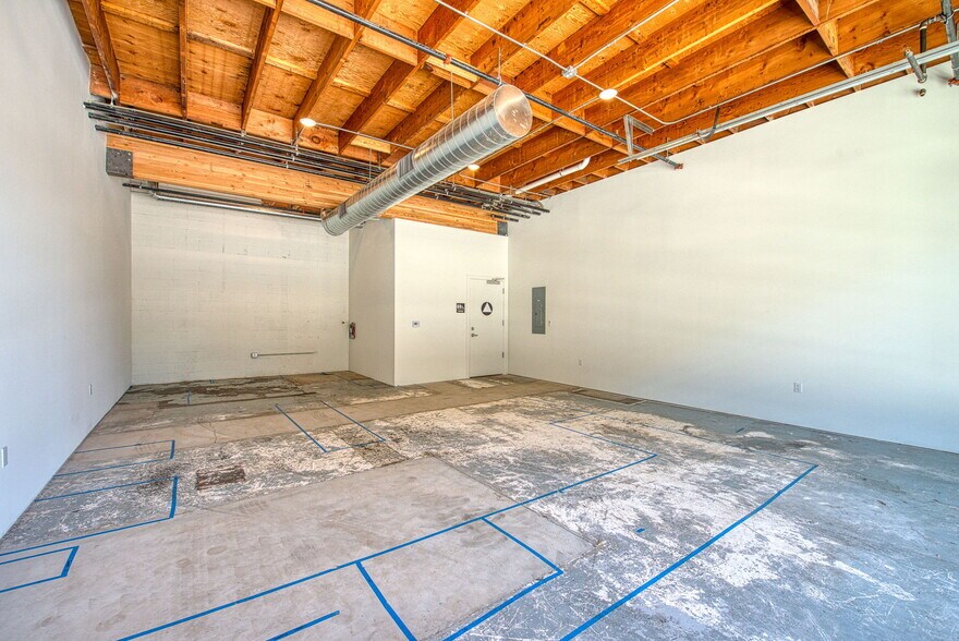 More Photos Of 760 Fulton St, Fresno Auto Repair For Lease