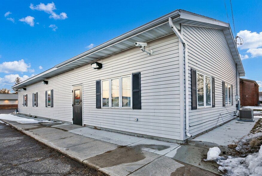 More Photos Of 316 S Highway Ave, Blooming Prairie Light Manufacturing For Sale