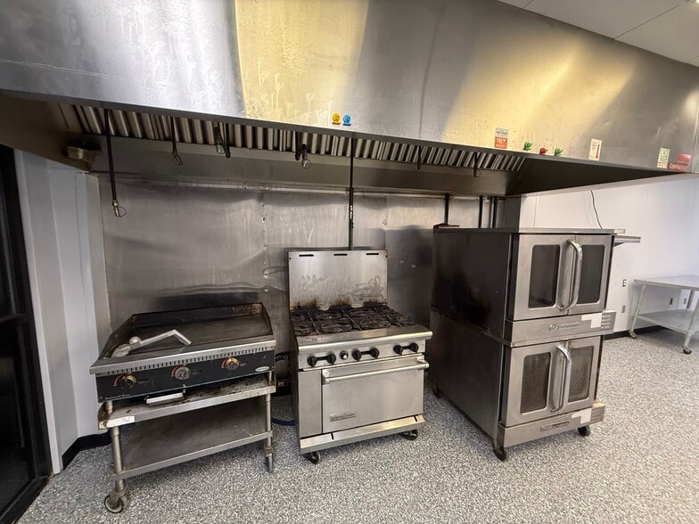 More Photos Of 1129 Corporation Pky, Raleigh Flex For Sale