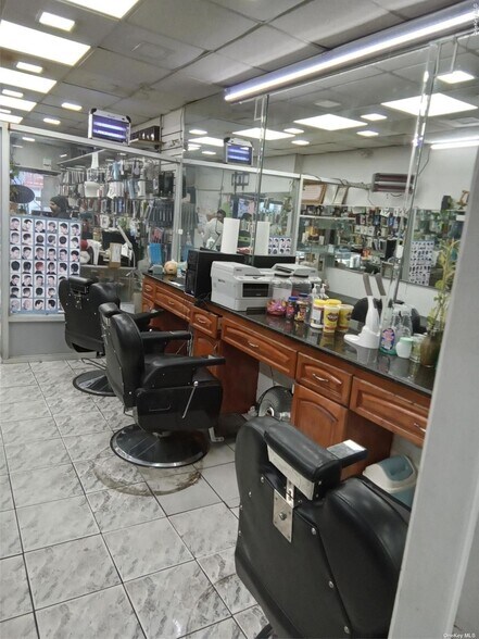 More Photos Of 7062 Broadway, Jackson Heights General Retail For Lease