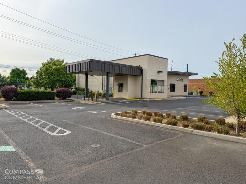 More Photos Of 1801 Pioneer Pky, Springfield Storefront For Lease