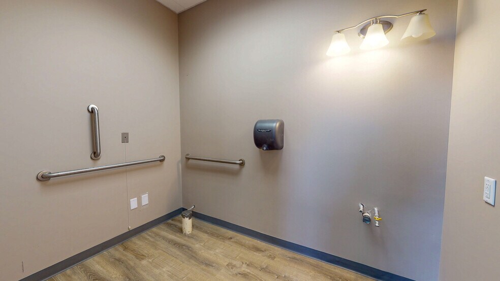 More Photos Of 119 Hebron Ave, Glastonbury Freestanding For Lease