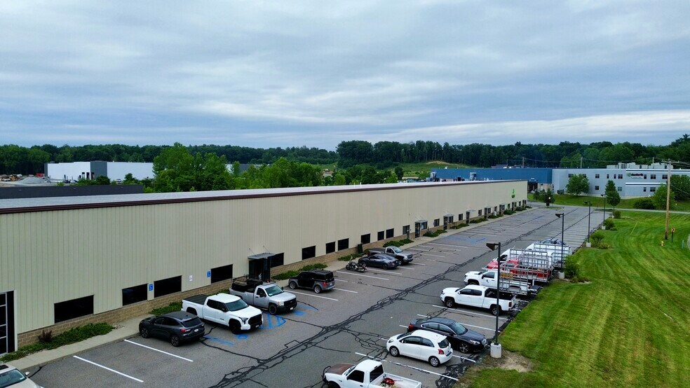 More Photos Of 3 Liebich Ln, Clifton Park Warehouse For Lease