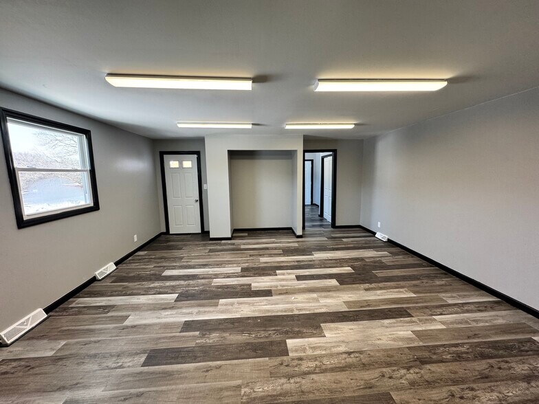 More Photos Of 810 Carlton Dr, Bentleyville Office For Lease
