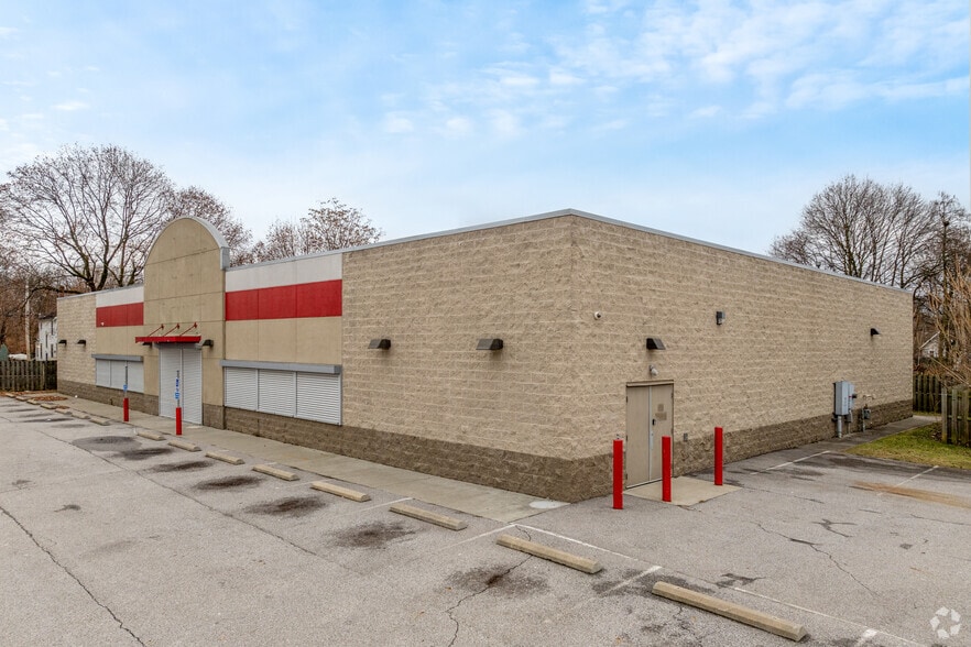 More Photos Of 580 Vernon Odom Blvd, Akron Freestanding For Lease