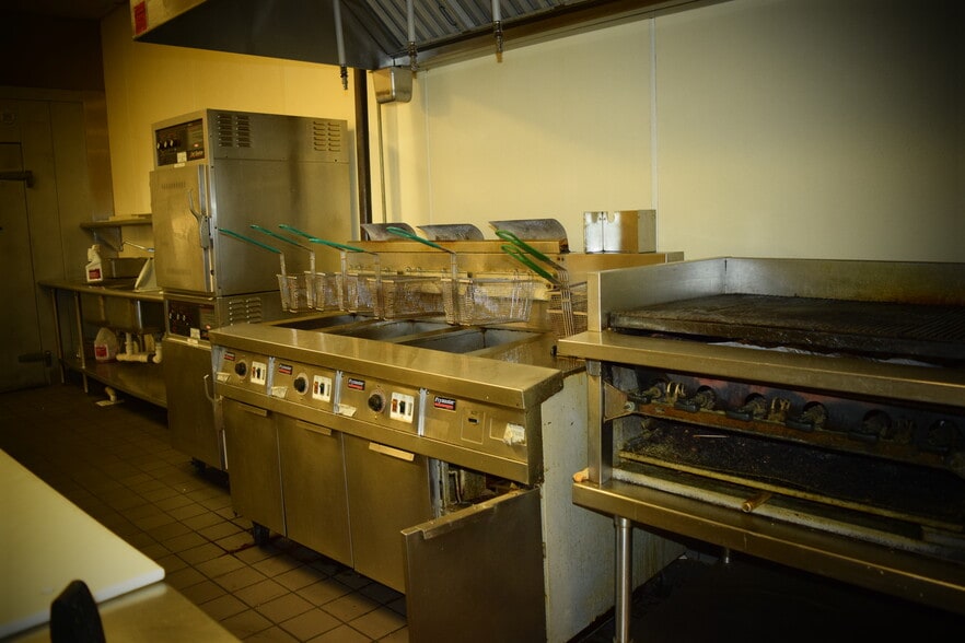 More Photos Of 2090 Lincoln Hwy E, Lancaster General Retail For Lease