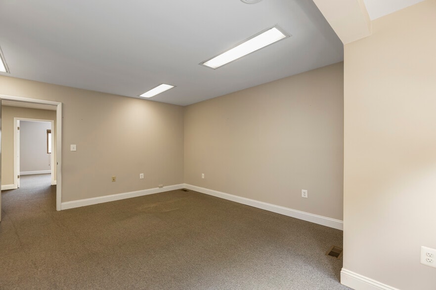 More Photos Of 5885 Allentown Rd, Suitland Office For Lease