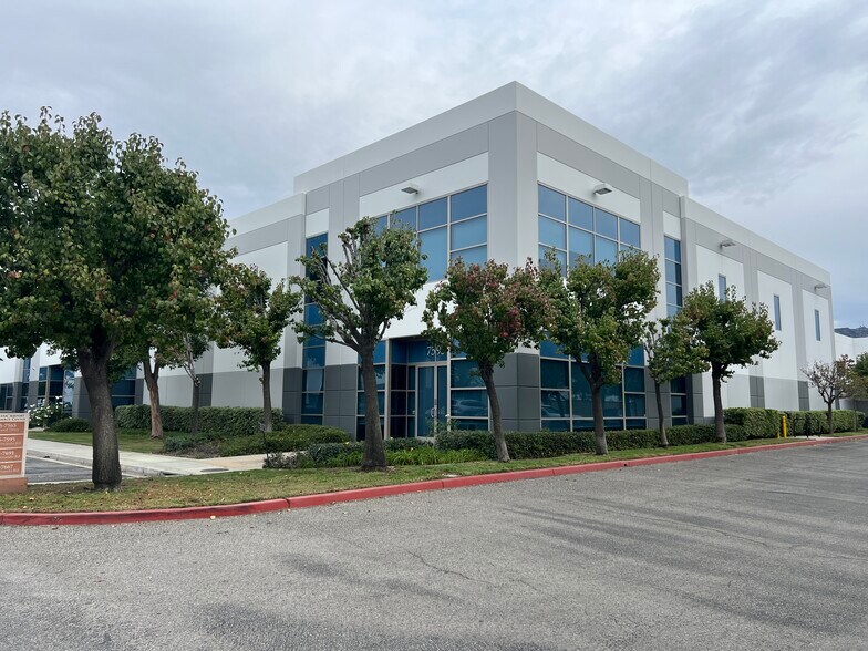 Primary Photo Of 7595 N San Fernando Rd, Burbank Warehouse For Lease