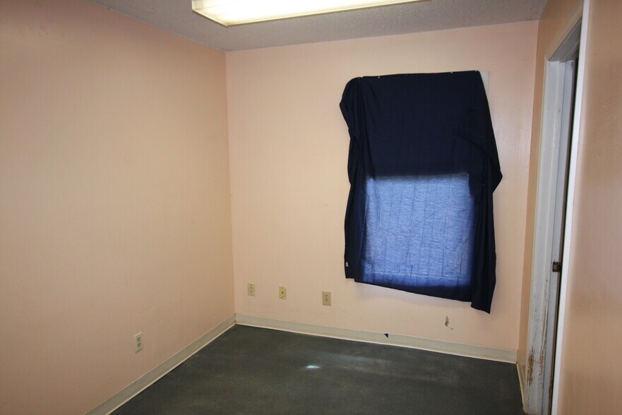 More Photos Of 691 N Cave Spring St, Cedartown Specialty For Sale