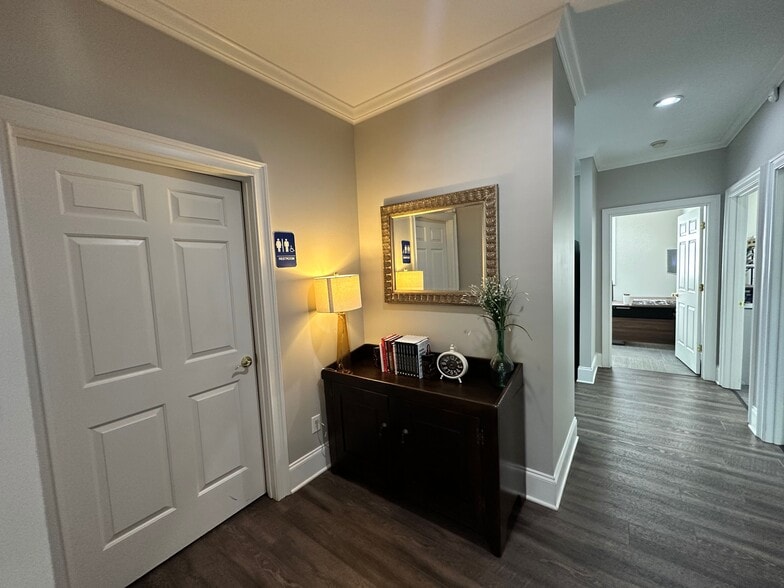 More Photos Of 327 Dahlonega Rd, Cumming Office For Lease