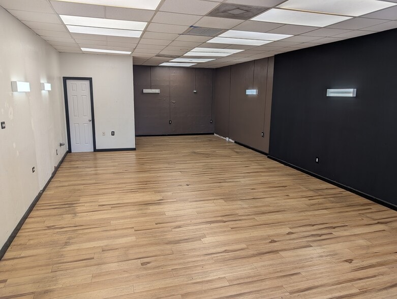 More Photos Of 593 Kamehameha Hwy, Pearl City Storefront Retail Office For Lease