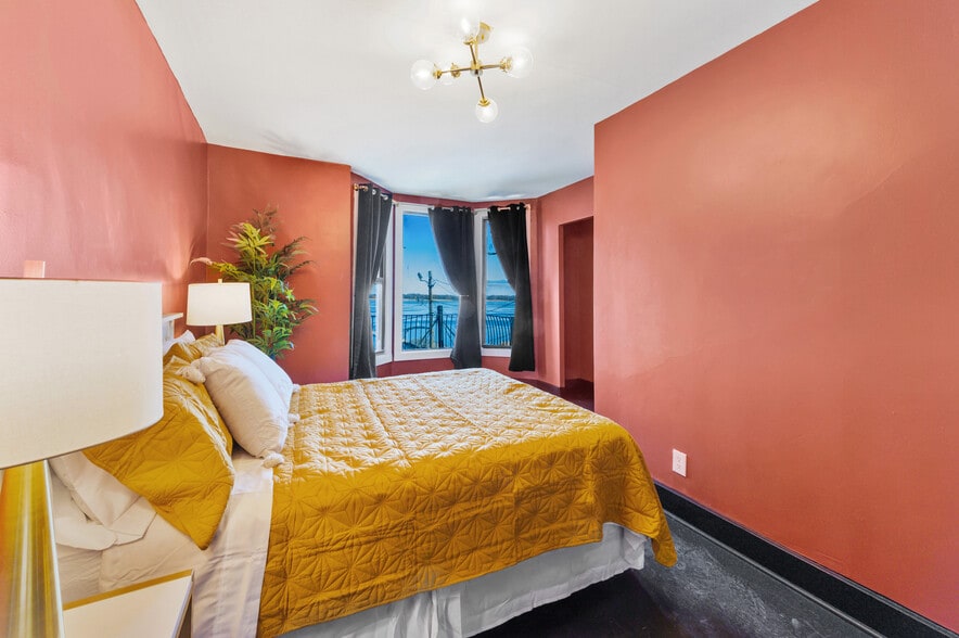 More Photos Of 115 Nippersink Blvd, Fox Lake Hospitality For Sale