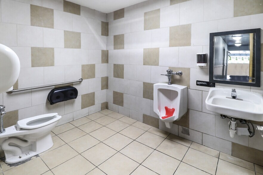 More Photos Of 750 W Sample Rd, Pompano Beach Fast Food For Lease