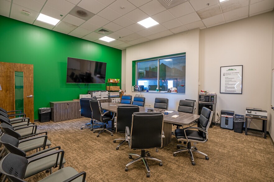 More Photos Of 4780 Vasquez Blvd, Denver Warehouse For Lease