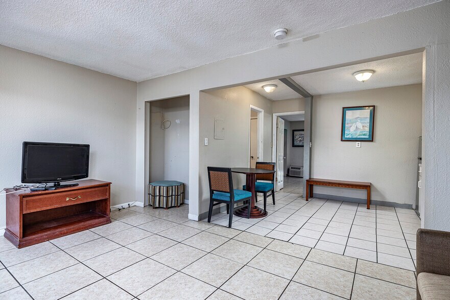 More Photos Of 11736 US Highway 19, Port Richey Hotel For Sale
